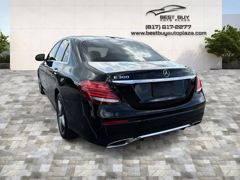 Used 2017 Mercedes-Benz E 300 4MATIC image 4