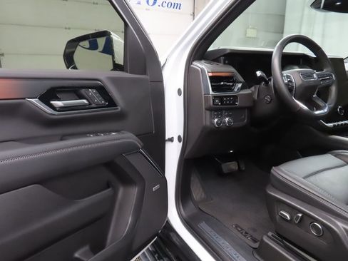 Used 2025 GMC Yukon Denali w/ Sun & Power Step Package image 46