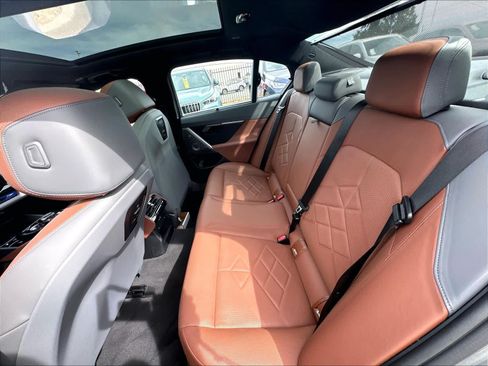 Used 2025 BMW i5 xDrive40 w/ Executive Package AWD/4WD image 22