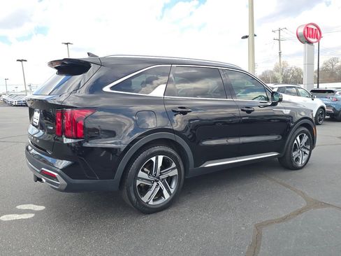 Used 2022 Kia Sorento SX w/ Panoramic Sunroof Package image 3