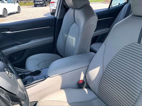 Used 2022 Toyota Camry SE image 8