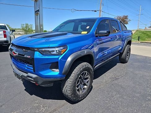 Used 2024 Chevrolet Colorado ZR2 w/ ZR2 Convenience Package III image 3