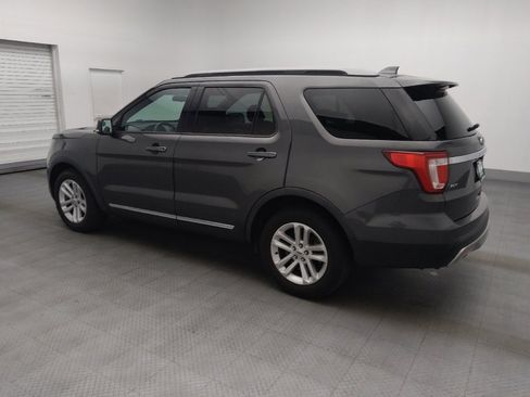 Used 2017 Ford Explorer XLT FWD image 3
