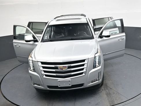 Used 2019 Cadillac Escalade Premium Luxury image 43