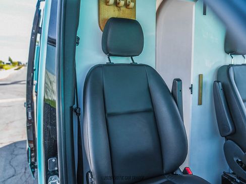 Used 2024 Mercedes-Benz Sprinter 2500 image 32