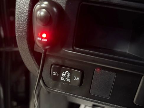 Used 2017 Toyota Tacoma SR image 21