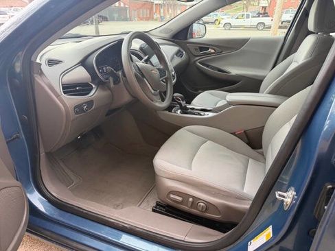 Used 2025 Chevrolet Malibu LT FWD image 8