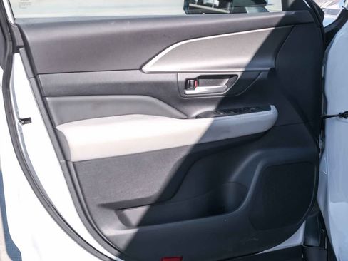 Certified 2024 Toyota Grand Highlander FWD image 24