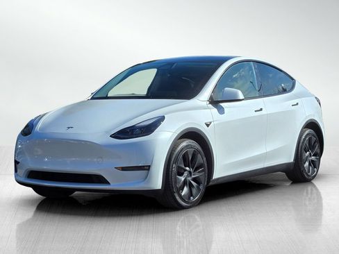 Used 2025 Tesla Model Y Long Range AWD/4WD image 9