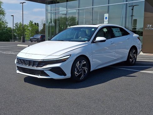 New 2026 Hyundai Elantra Limited FWD image 2