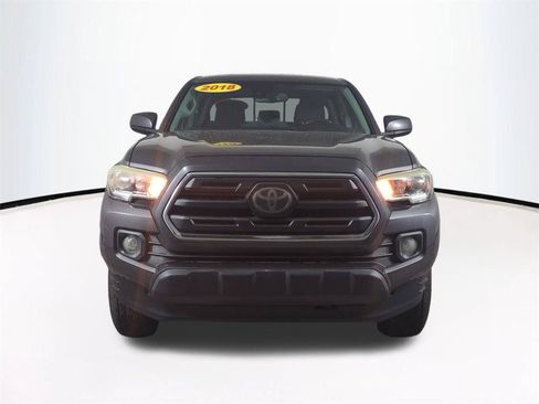 Used 2018 Toyota Tacoma SR5 RWD image 3
