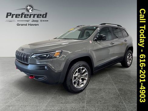 Used 2022 Jeep Cherokee Trailhawk image 10