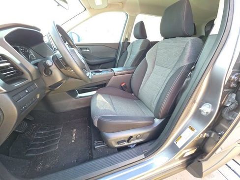 Used 2021 Nissan Rogue SV image 13