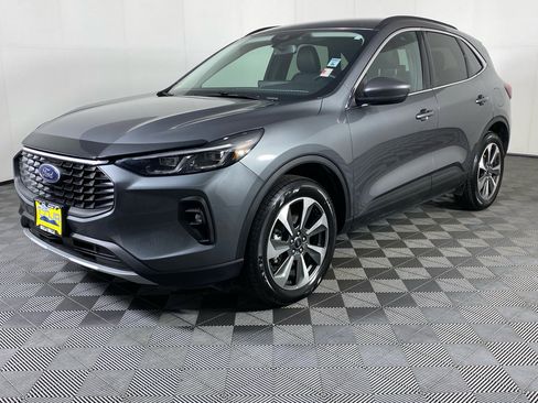 Used 2025 Ford Escape Platinum AWD/4WD image 3