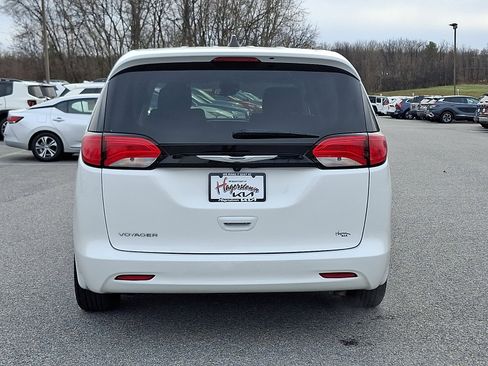 Used 2024 Chrysler Voyager LX image 5