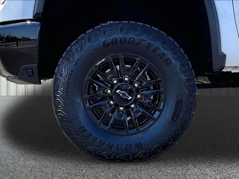 Used 2024 Chevrolet Silverado 2500 ZR2 w/ Technology Package AWD/4WD image 31