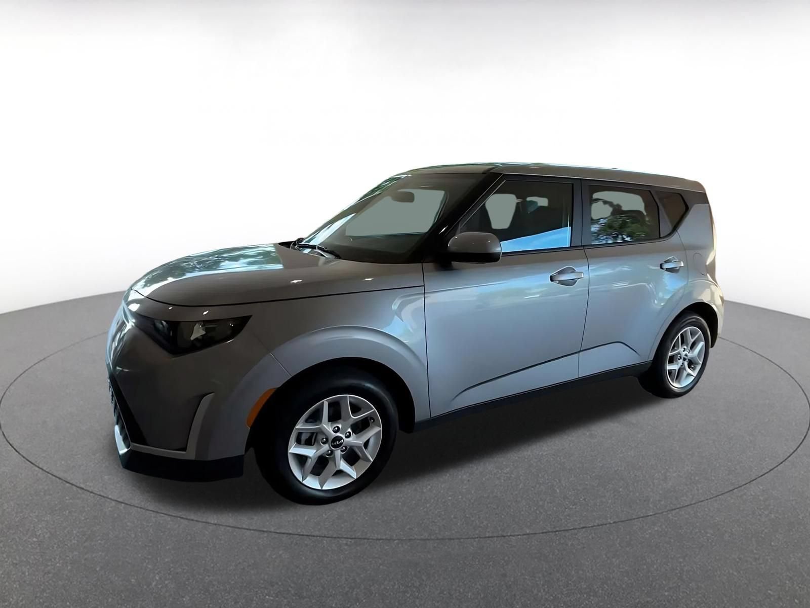 Used 2025 Kia Soul LX w/ LX Technology Package FWD image 7