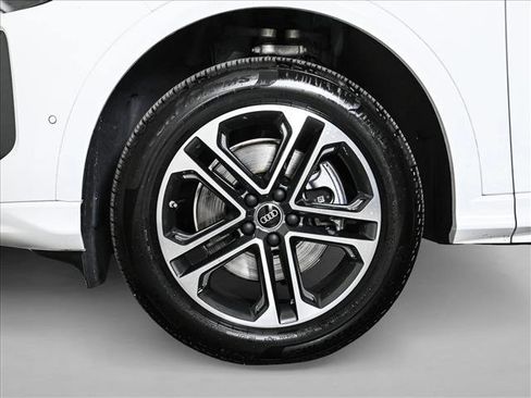 Certified 2025 Audi Q5 Premium w/ Convenience Package AWD/4WD image 25