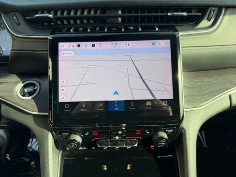 Used 2024 Jeep Grand Cherokee Limited 4xe image 29