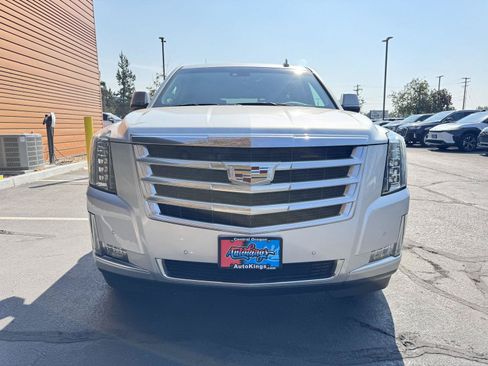 Used 2018 Cadillac Escalade Premium Luxury AWD/4WD image 8