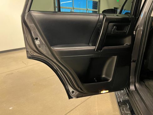 Used 2019 Toyota 4Runner TRD Off-Road image 31