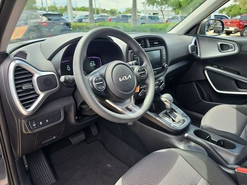 Used 2025 Kia Soul LX w/ LX Technology Package FWD image 13