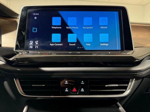 Used 2025 Volkswagen Atlas SE image 27