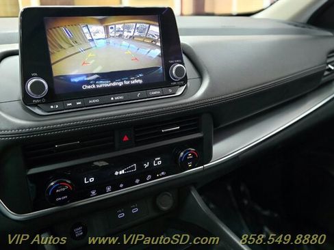 Used 2025 Nissan Rogue SV image 21