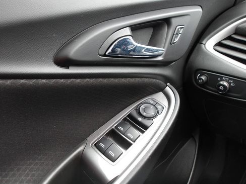 Used 2021 Chevrolet Malibu LS FWD image 19