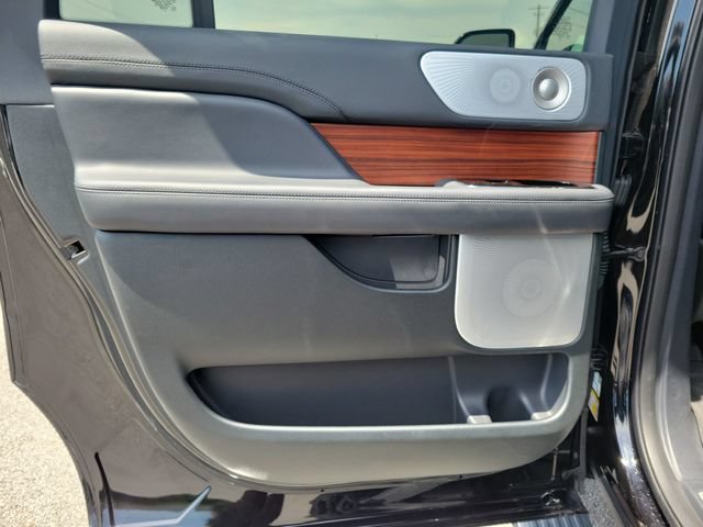 Used 2024 Lincoln Navigator L Reserve AWD/4WD image 32