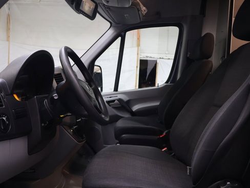 Used 2018 Mercedes-Benz Sprinter 2500 image 13