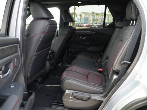 Used 2026 Honda Pilot Black Edition image 16