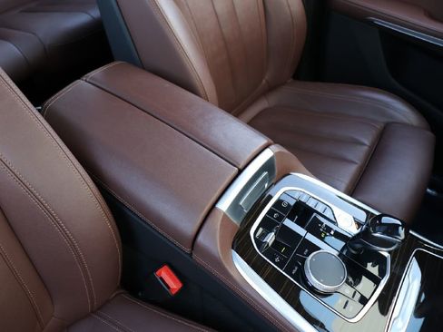 Used 2020 BMW X7 M50i w/ Cold Weather Package image 58