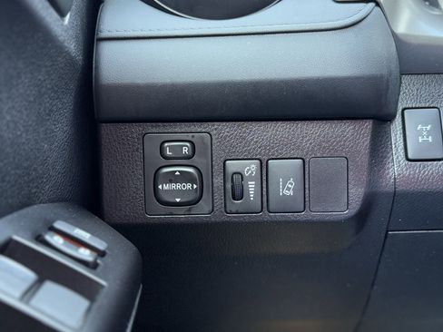 Used 2018 Toyota RAV4 LE image 22