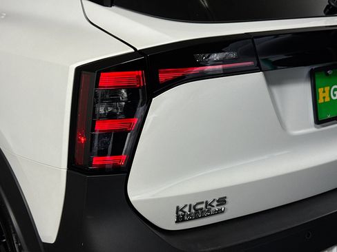 Used 2026 Nissan Kicks SR w/ SR Premium Package FWD image 36