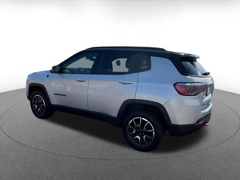 Used 2025 Jeep Compass Trailhawk AWD/4WD image 10