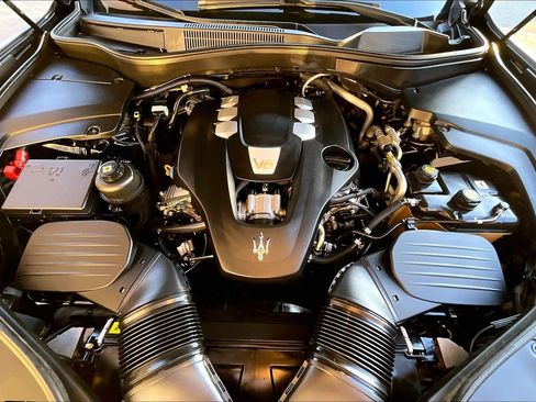 Used 2017 Maserati Levante image 9