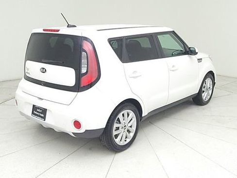 Used 2018 Kia Soul + image 5