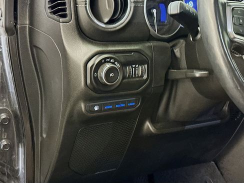 Used 2021 Jeep Wrangler Sahara w/ Cold Weather Group image 17