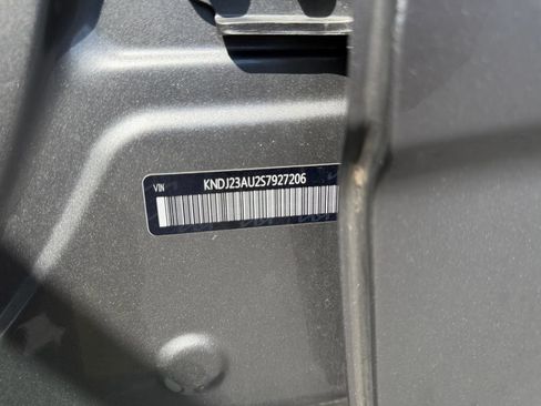 Used 2025 Kia Soul LX w/ LX Technology Package FWD image 30