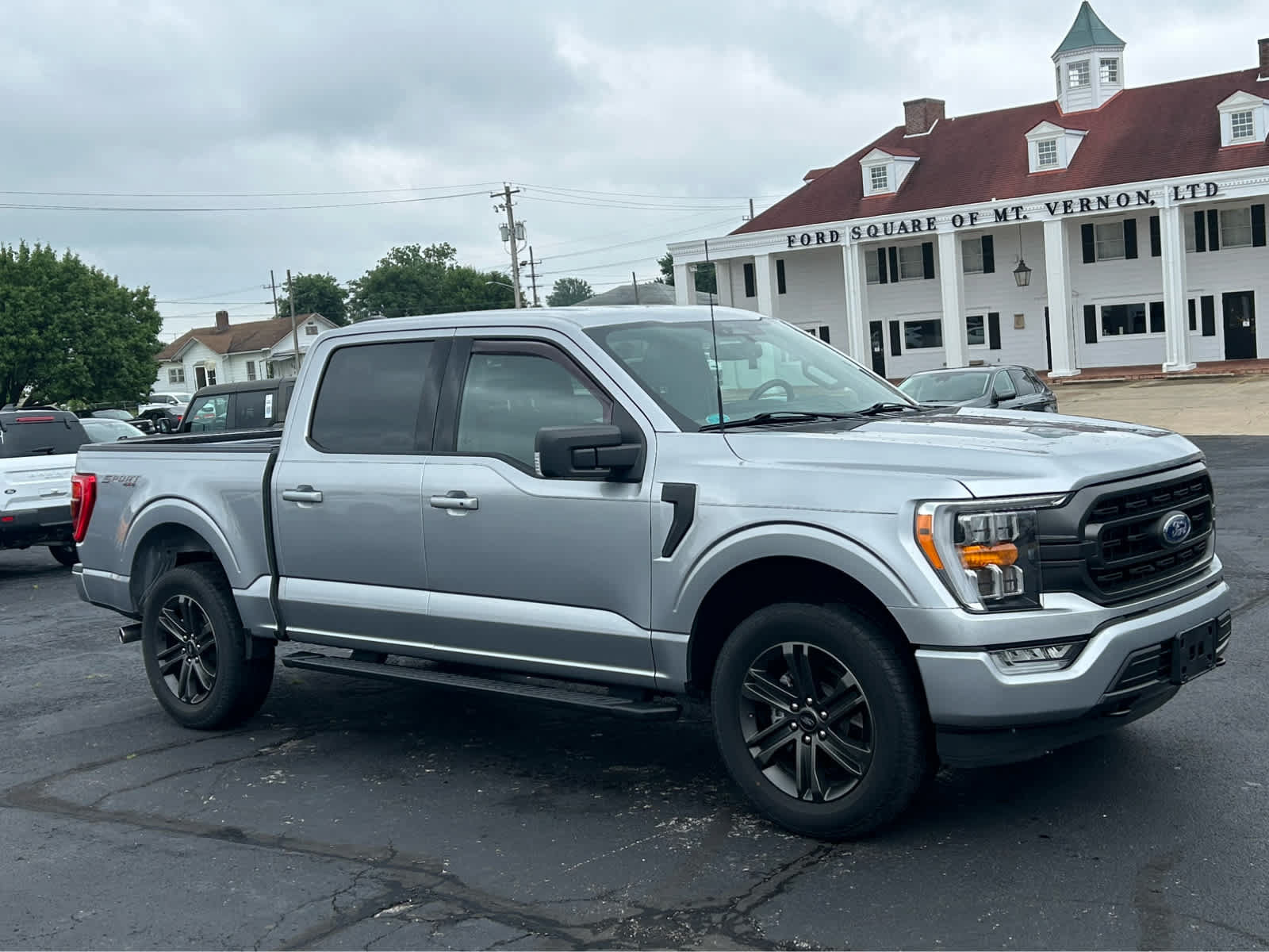 Used 2022 Ford F150 XLT w/ Equipment Group 302A High AWD/4WD image 3