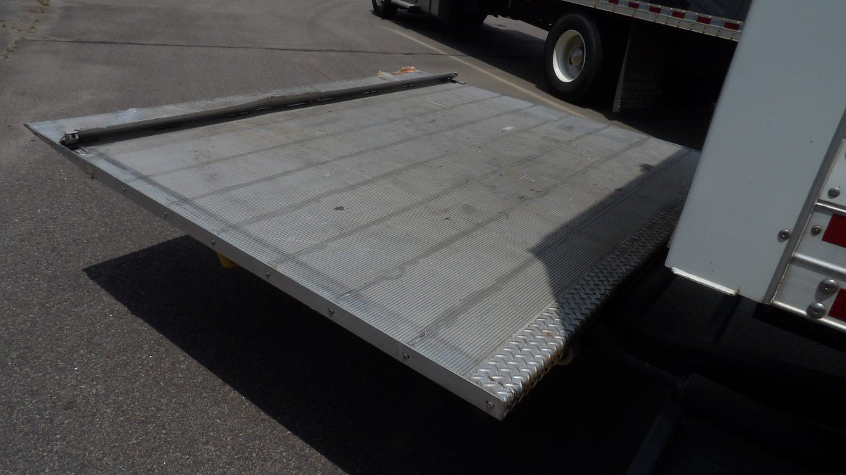 Used 2016 Ford F750 2WD Regular Cab Super Duty image 27