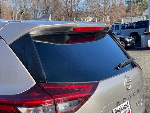Certified 2023 Nissan Rogue Platinum FWD image 28
