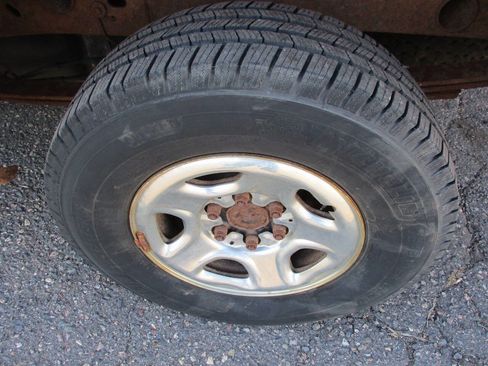 Used 2002 Chevrolet Silverado 1500 LS image 37