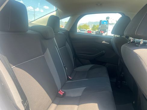 Used 2013 Ford Focus SE FWD image 28