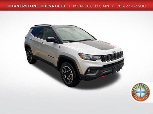 Used 2025 Jeep Compass Trailhawk AWD/4WD image 1