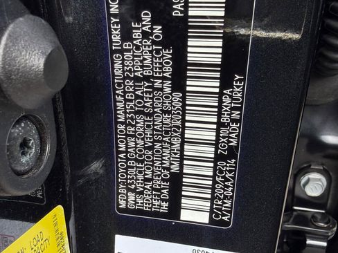 Used 2018 Toyota C-HR XLE FWD image 34