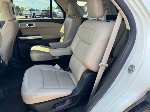 Used 2021 Ford Explorer Limited w/ Equipment Group 301A AWD/4WD image 16