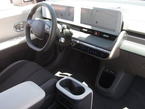 Used 2024 Hyundai Ioniq 5 SEL RWD image 9