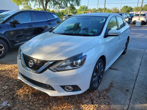 Used 2018 Nissan Sentra SR image 2